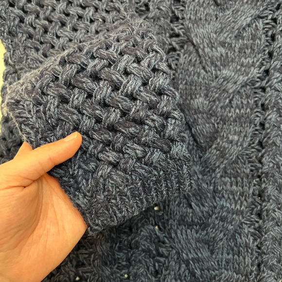 Loose Cable-Knit Blue Sweater - Picture 2 of 9